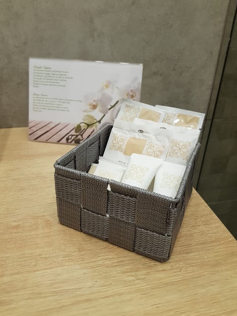 Standard Room, 1 Queen Bed, Courtyard View (Sole) | Bathroom | Shower, hair dryer, bidet, towels