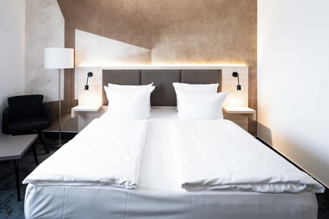 Standard Double Room | Desk, blackout drapes, free WiFi, bed sheets