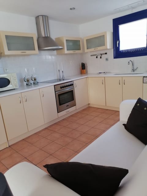 Villa, 5 Bedrooms, Private Pool, Sea View | Private kitchen | Full-size fridge, microwave, coffee/tea maker, electric kettle