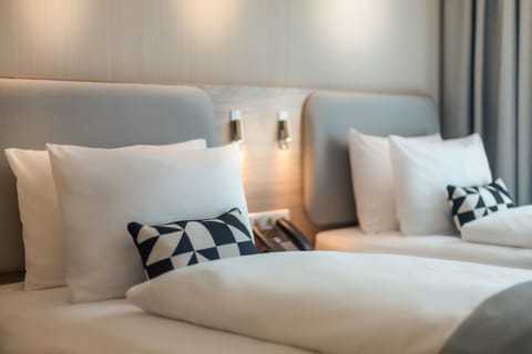 Standard Room, 2 Twin Beds | Hypo-allergenic bedding available, in-room safe, desk, laptop workspace