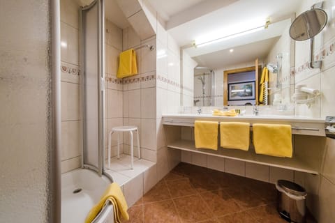 Double Room | Bathroom | Hair dryer, bathrobes, slippers, towels