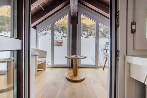 Suite | Living area | Flat-screen TV