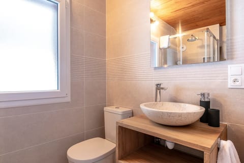 Deluxe Double or Twin Room, Mountain View (Tropical) | Bathroom sink