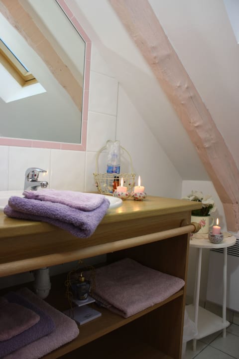 Double Room (Romantique) | Bathroom sink