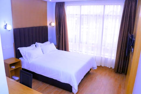 Premium bedding, memory foam beds, desk, free WiFi