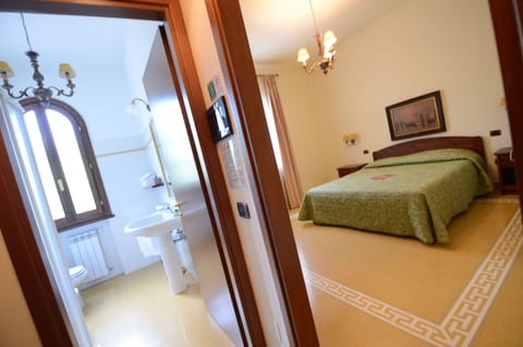 Double Room | Minibar, in-room safe, desk, iron/ironing board