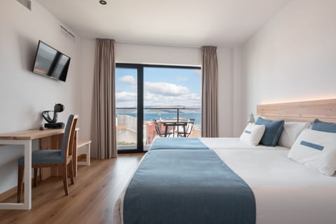 Superior Double or Twin Room | Desk, laptop workspace, soundproofing, free WiFi