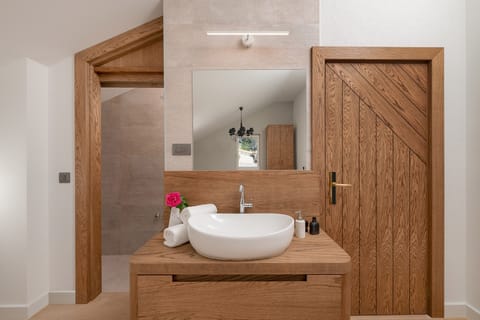 Comfort Double Room | Bathroom | Shower, hair dryer, towels, soap