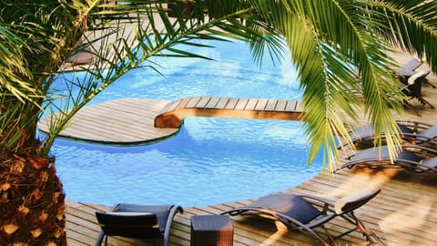 Seasonal outdoor pool, pool umbrellas, sun loungers