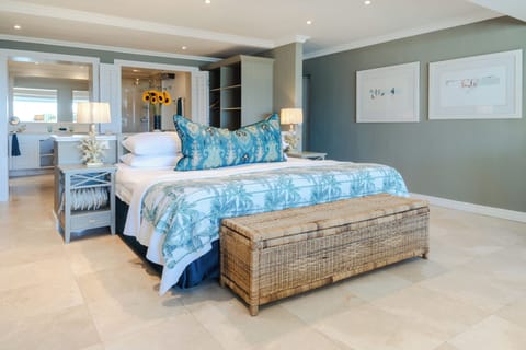 Junior Suite | 1 bedroom, premium bedding, down comforters, free minibar