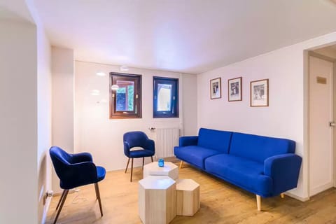 50-cm flat-screen TV with digital channels, TV