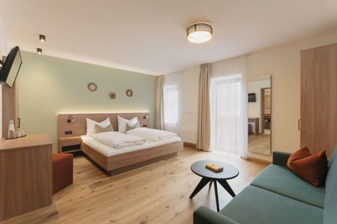 Superior Triple Room | Blackout drapes, free WiFi, bed sheets