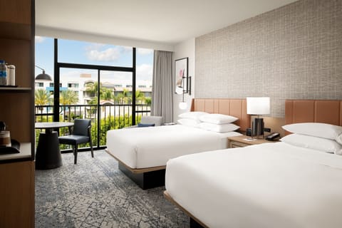 Premium bedding, in-room safe, desk, laptop workspace