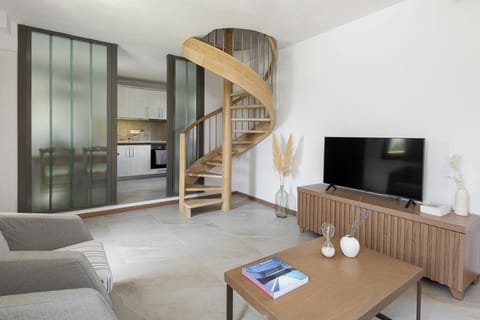 Garden Junior Residence | Living room | 32-inch TV with satellite channels