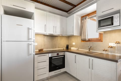 Hillside Superior Residence | Private kitchen | Full-size fridge, microwave, stovetop, coffee/tea maker