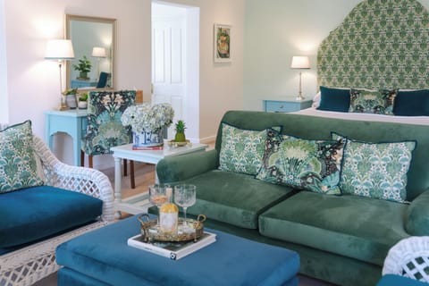 Superior Room, 1 King Bed | 1 bedroom, premium bedding, down comforters, free minibar