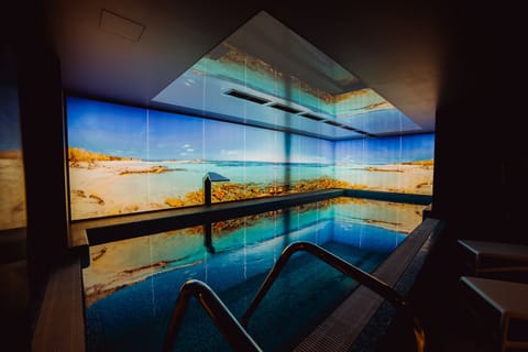 Indoor pool, sun loungers