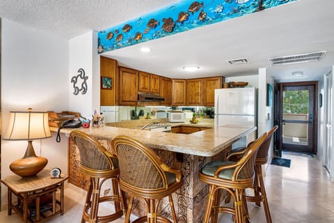 Condo, 1 Queen Bed (White Sands Village#118) | Private kitchen | Dishwasher, paper towels