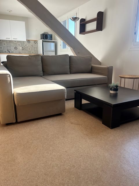 Apartment | Soundproofing, iron/ironing board, free cribs/infant beds, free WiFi