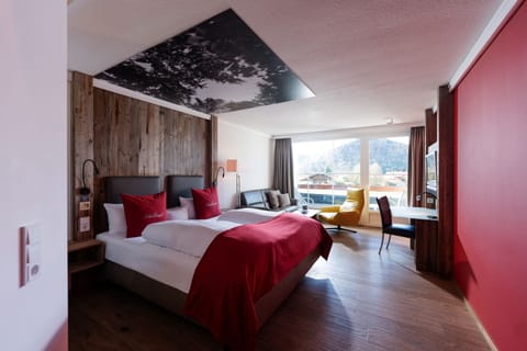 Design Studio, 1 King Bed, Mountain View | Hypo-allergenic bedding, down comforters, in-room safe, desk