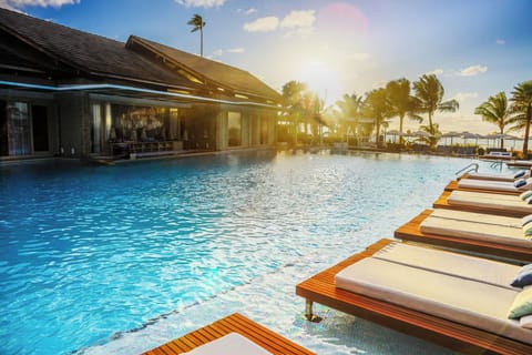 Outdoor pool, pool umbrellas, sun loungers