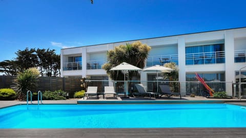 Outdoor pool, sun loungers