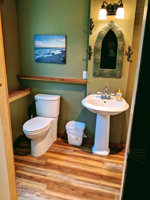 Frigon Suite - Queen Room with Ensuite bath | Bathroom | Shower, free toiletries, hair dryer, slippers