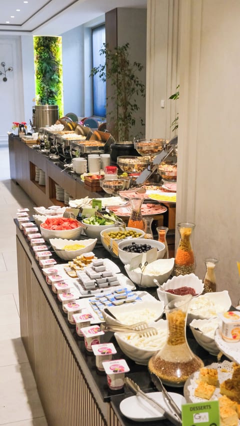 Free daily buffet breakfast