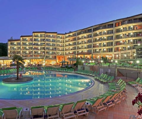 Indoor pool, seasonal outdoor pool, pool umbrellas, sun loungers