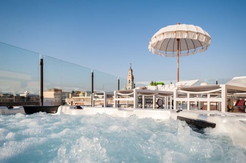Seasonal outdoor pool, sun loungers