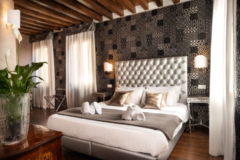 Superior Double or Twin Room, Canal View | Minibar, desk, iron/ironing board, free WiFi