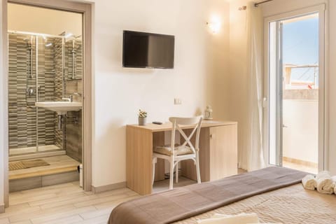 Standard Double Room, Balcony | Premium bedding, pillowtop beds, minibar, desk