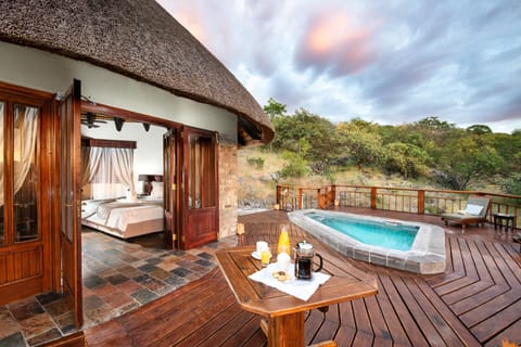 Family Suite | Premium bedding, soundproofing, WiFi (free), individually decorated