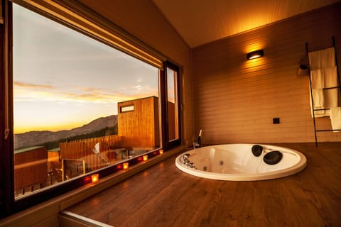 Deluxe Suite, Jetted Tub | Deep soaking bathtub