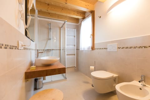 Family Triple Room, Hill View | Bathroom | Shower, free toiletries, hair dryer, bidet