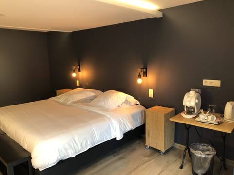 Minibar, soundproofing, free WiFi