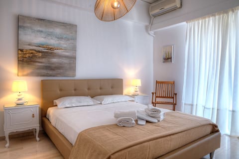 City Apartment, 3 Bedrooms | Blackout drapes, soundproofing, iron/ironing board, free WiFi