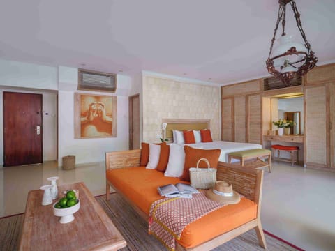 Junior Suite | In-room safe, individually decorated, individually furnished, desk