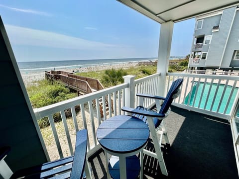 Condo, 2 Bedrooms | Property grounds