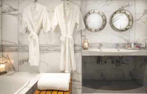 Room, Mountain View (King) | Bathroom amenities | Separate tub and shower, rainfall showerhead, free toiletries