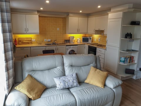 Comfort Apartment, Shared Bathroom, Sea View | Lounge