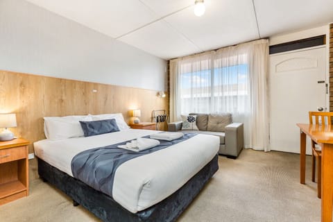 Standard Room | Premium bedding, Select Comfort beds, minibar, blackout drapes
