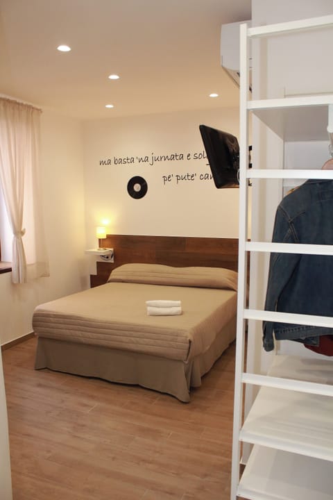 Minibar, in-room safe, desk, laptop workspace