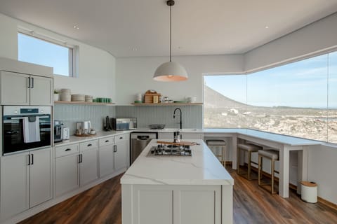 Superior Suite, 2 Bedrooms, Sea View | Private kitchen | Electric kettle, reusable coffee/tea filters