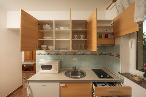 Comfort Studio Suite, 1 Bedroom, Non Smoking, Balcony | Private kitchen | Mini-fridge, electric kettle, highchair