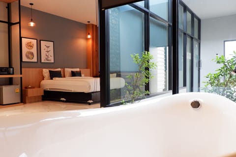 M-Type | Deep soaking bathtub