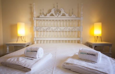 Apartment, 3 Bedrooms | 3 bedrooms, iron/ironing board, cribs/infant beds, free WiFi