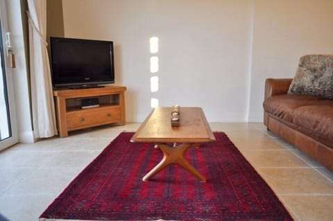Apartment, Garden View | Living area | Flat-screen TV, DVD player