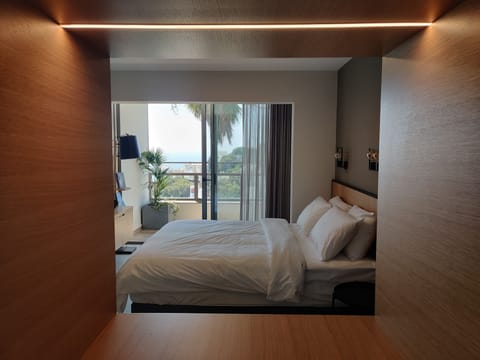 Luxury Studio Suite, Sea View | Egyptian cotton sheets, premium bedding, down comforters