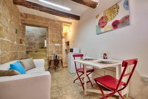 Studio | Living area | TV